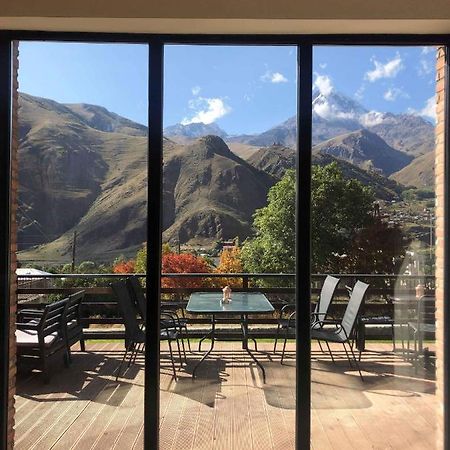 Hilltop Kazbegi Luaran gambar