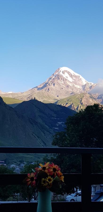 Hilltop Kazbegi Luaran gambar