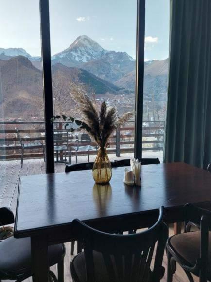 Hilltop Kazbegi Luaran gambar