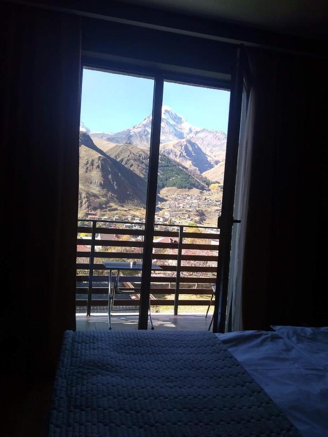 Hilltop Kazbegi Luaran gambar