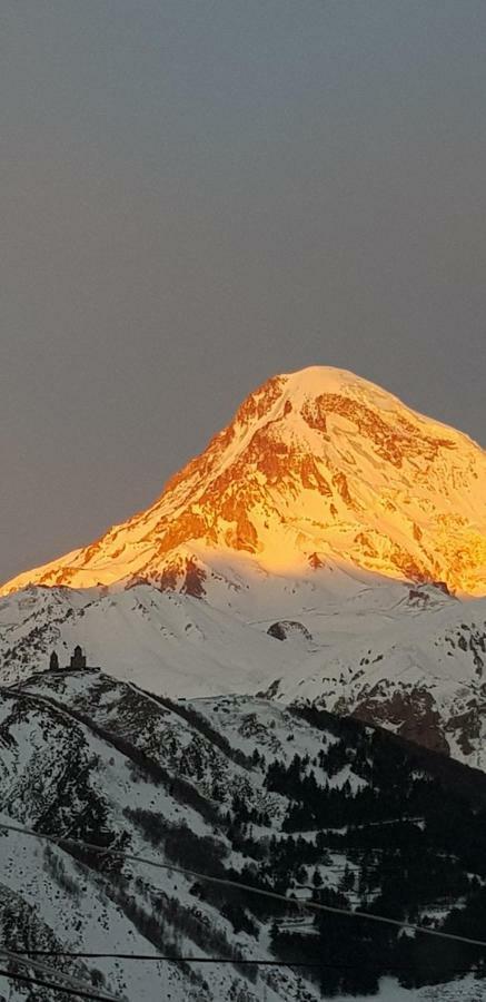 Hilltop Kazbegi Luaran gambar