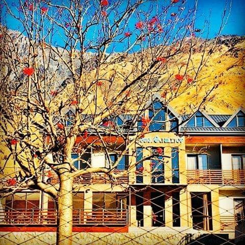 Hilltop Kazbegi Luaran gambar